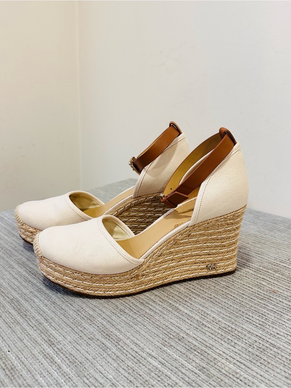 Michael Kors Women's Kendrick Wedge Canvas Sandal Light Cream, Size: 8М